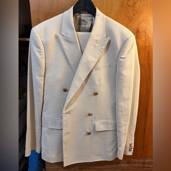 Elegant Men's Cream Double-Breasted Suit
